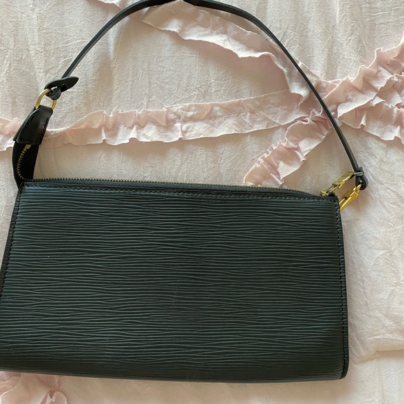 Louis Vuitton Epi Leather pochette - Picture 2 of 9